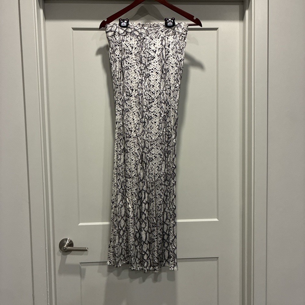 Good American Monochrome Snake Print Skirt